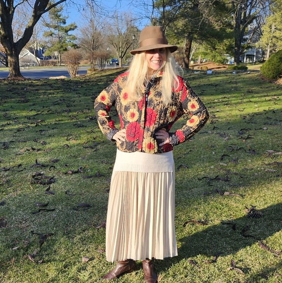 UbU Reversible Quilted Cropped Black, Red & Tan Jacket, PM, $50 - Picture 1 of 13